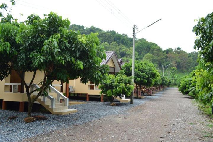 Baan Rai Pu Fa Villa Sattahip Exterior photo